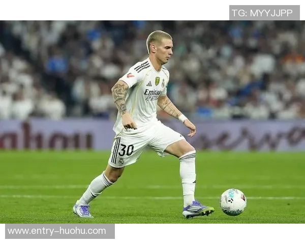 皇马追逐阿尔克马尔19岁中场斯米特面临纽卡竞争压力